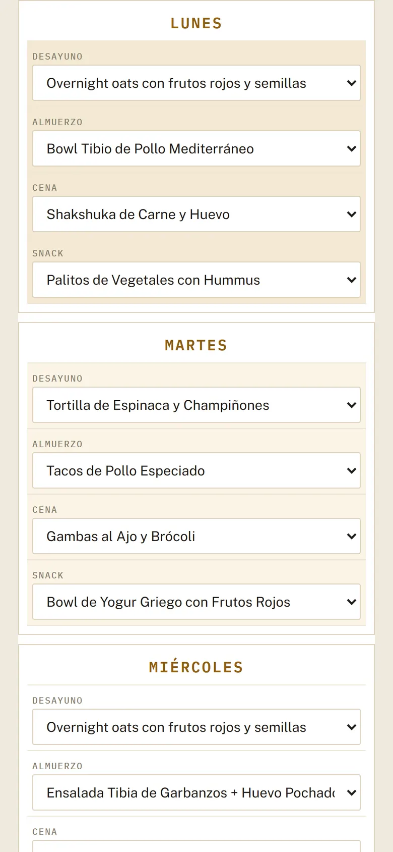 Captura real del Planificador en el móvil: el lunes de la Semana 1 con desayuno, comida, cena y snack.